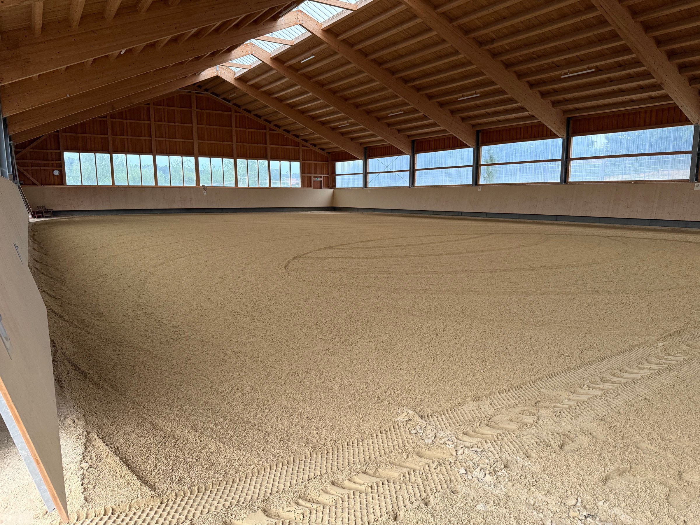 Große Reithalle der Wood Road Ranch, 25 mal 60 Meter